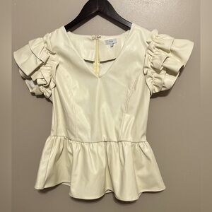 Voy Faux Leather Peplum Top Zipper back, vneck ruffle sleeve Size Small